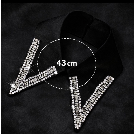 Odpinany kołnierzyk z kryształkami – czarny, zapinany z tyłu na guziczek.